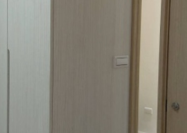 臥是採用推拉門節省空間。
