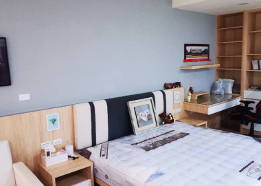 兼具起居、睡眠及閱讀工作的臥房規劃。
