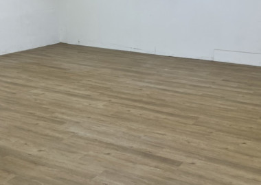 木地板完工照。