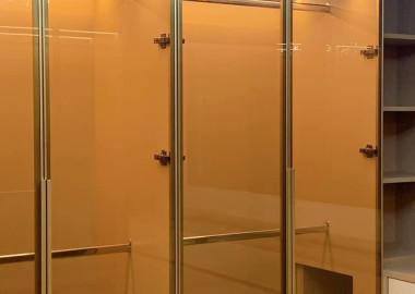 更衣間收納設計。