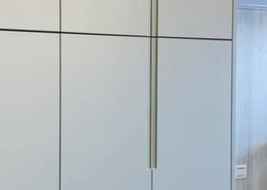 衣櫃與書桌一體化設計。