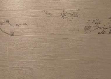 增設一道牆面化解穿堂煞並以花紋磁磚裝飾。