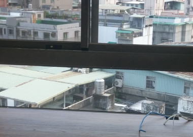 書桌細部設計。