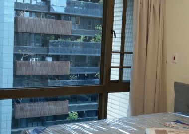 臥室維持簡單降低複雜線條干擾休息。