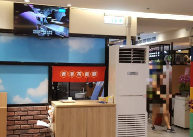出餐檯聯結結帳櫃檯。