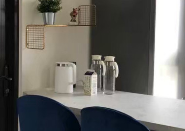 規劃多機能吧檯滿足用餐與休憩需求。