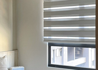 弧形展示層板使室內空間感更加開闊。