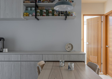 開放式客餐廳規劃讓空間運用充滿彈性。