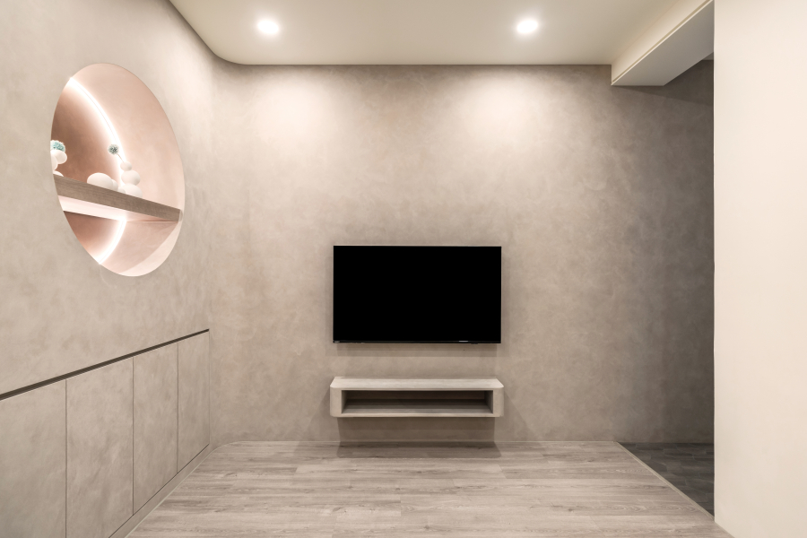 電視櫃則用簡易曲面造型融入牆體