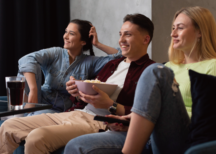 打造居家最潮家庭劇院，親友揪團同樂免訂位！