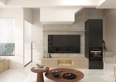 順應空間條件，在窗邊規劃臥榻，並將樓梯融合電視牆造型設計。