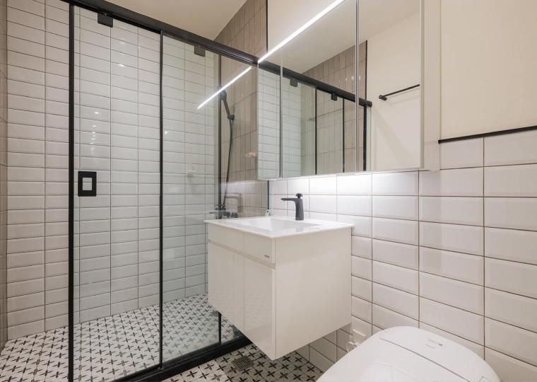 1749806606080025394_