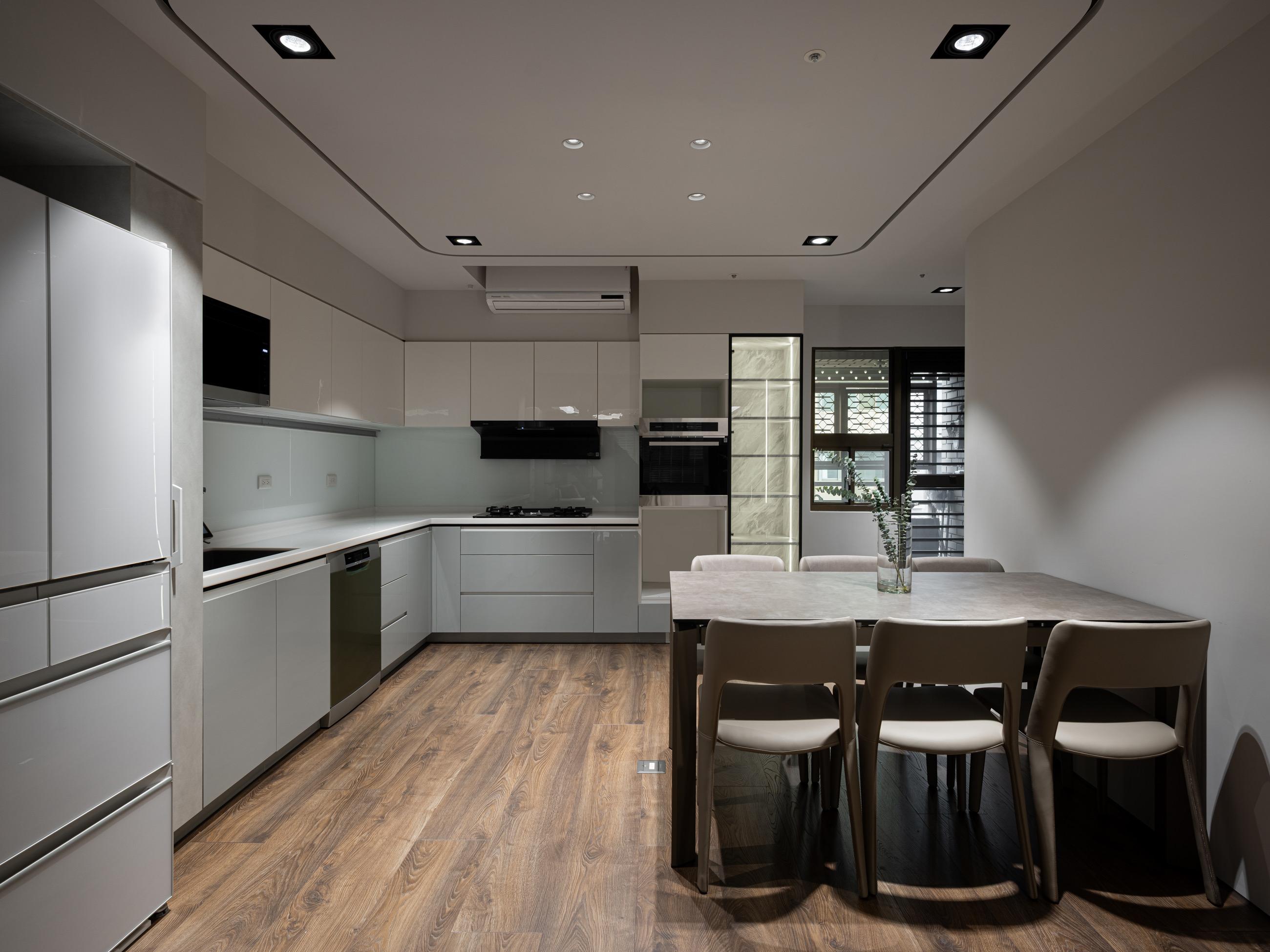 AC7E7F98-8B4A-4920-B941-64D008701584