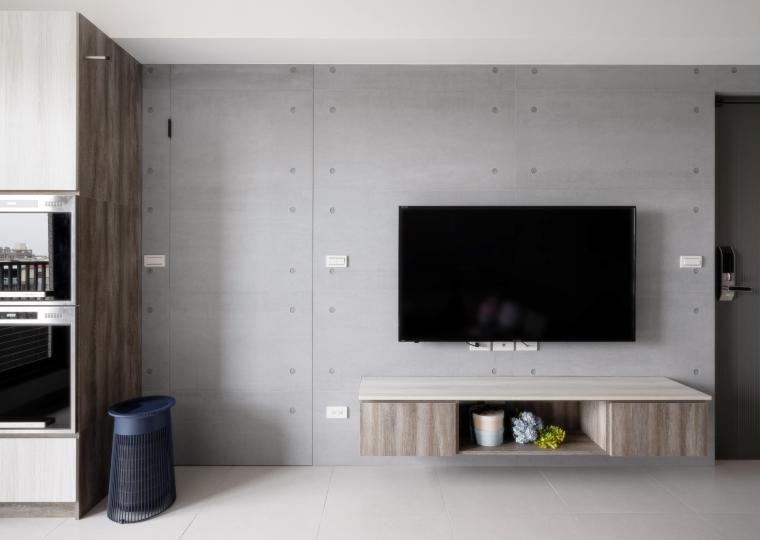 電視牆隱藏門關閉狀態