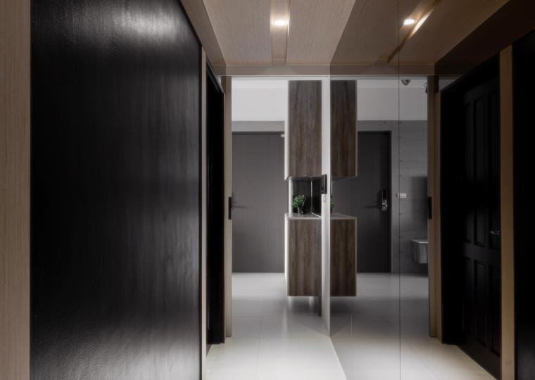 走廊黑板牆與茶鏡