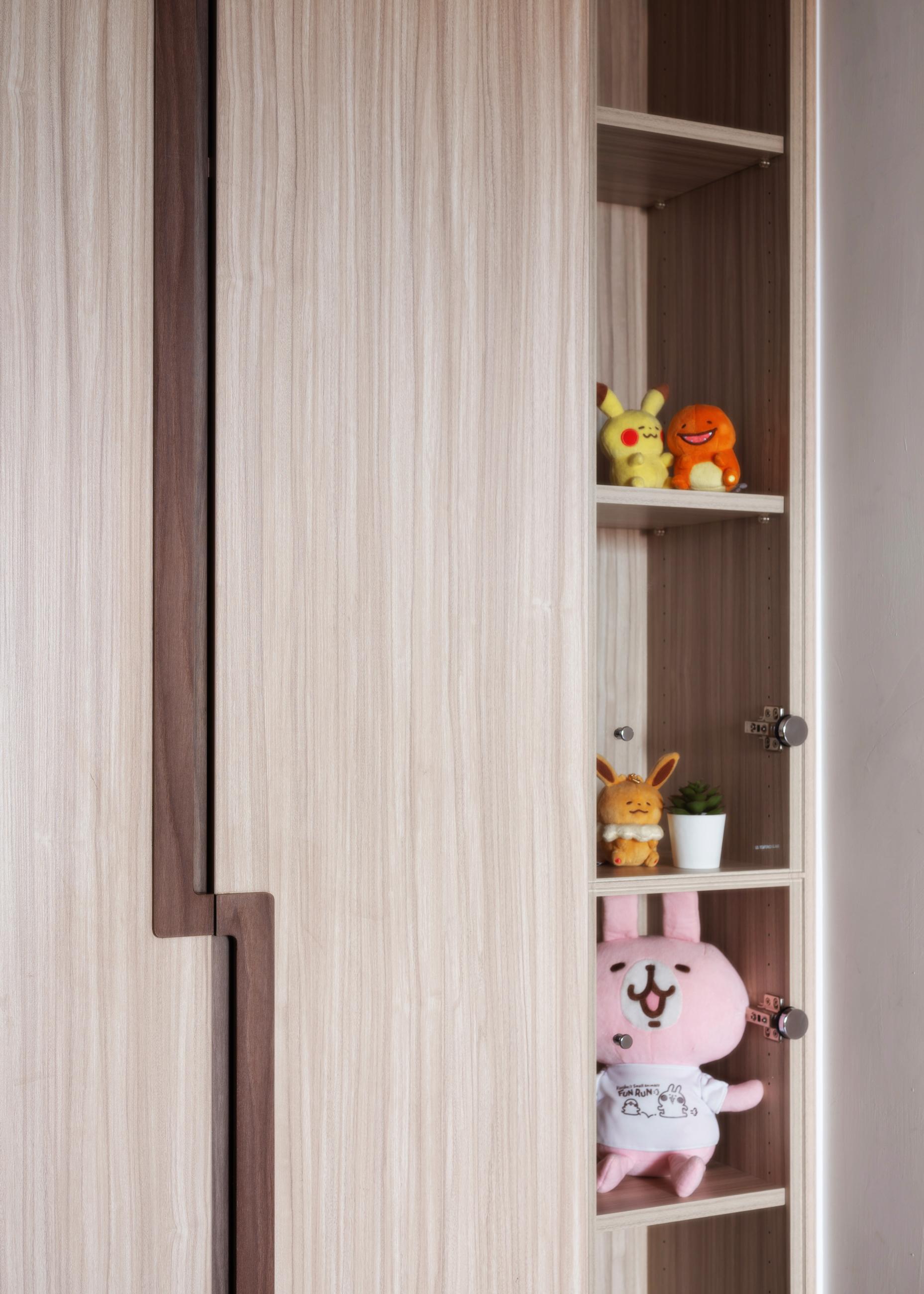 臥室玻璃展示櫃