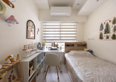 兒童房以現成家具滿足收納睡眠需求。