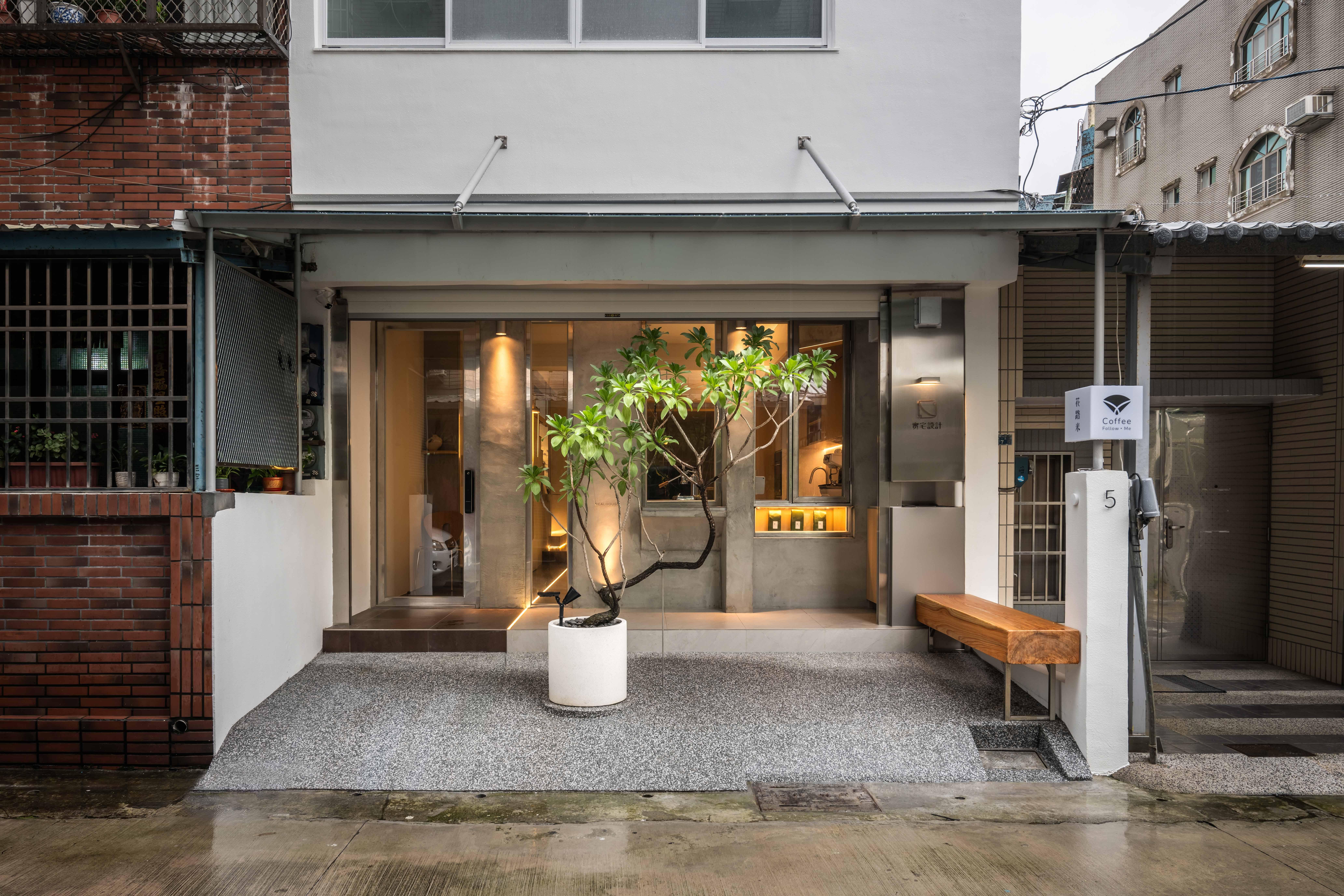 咖啡廳及南部公司入口