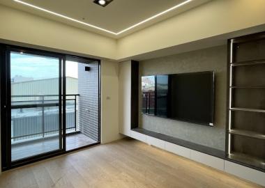 現代風客廳設計｜光線勾勒空間，質感回歸生活本質