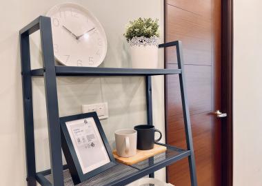 採購IKEA現成家具為空間注入北歐風格。