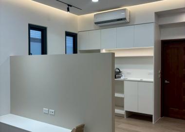 從客廳電視牆往餐廳方向視角。