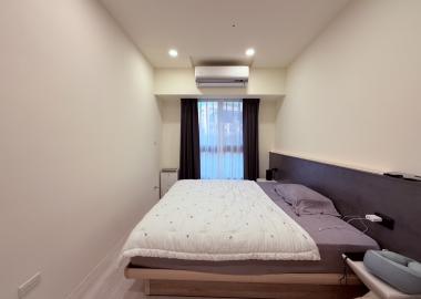 主臥室規劃寬敞舒適的睡眠區。