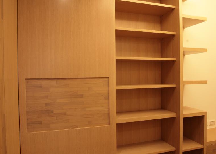 主臥關門時 書房書櫃沒門