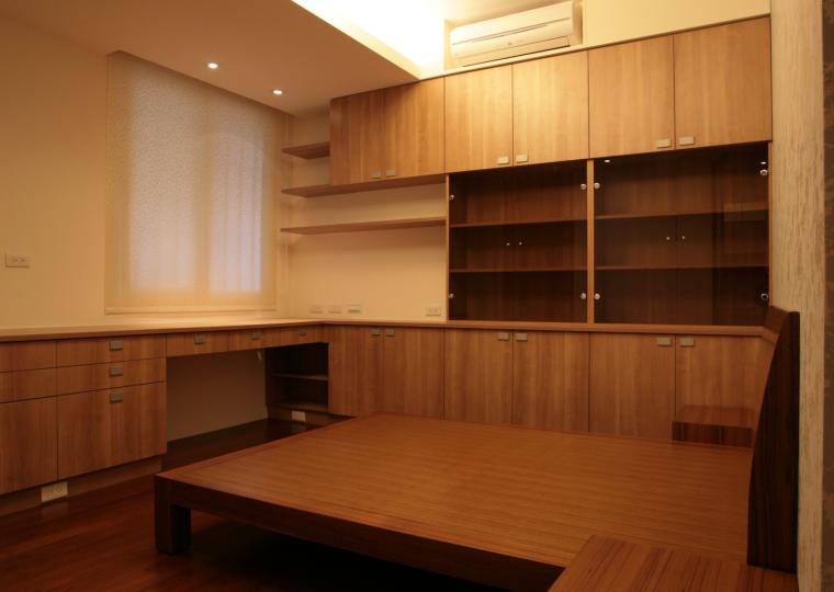 主臥置物櫃及展示櫃
