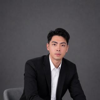 何奕廷