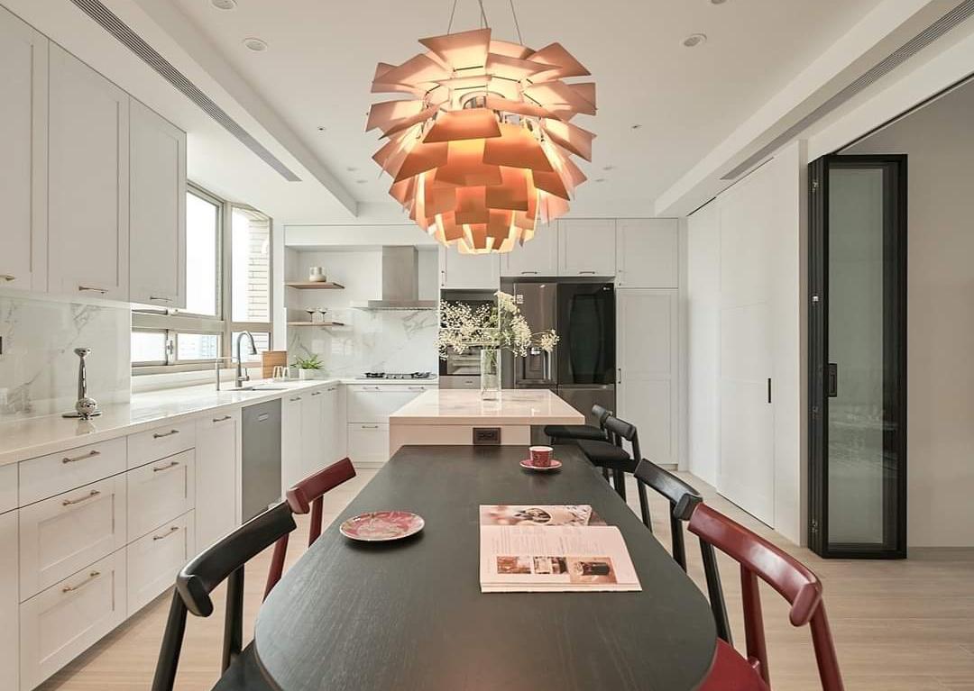 半開放式餐廳廚房。
