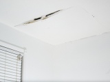 天花板漏水換修，可以進入樓上住家的室內修繕嗎 ?