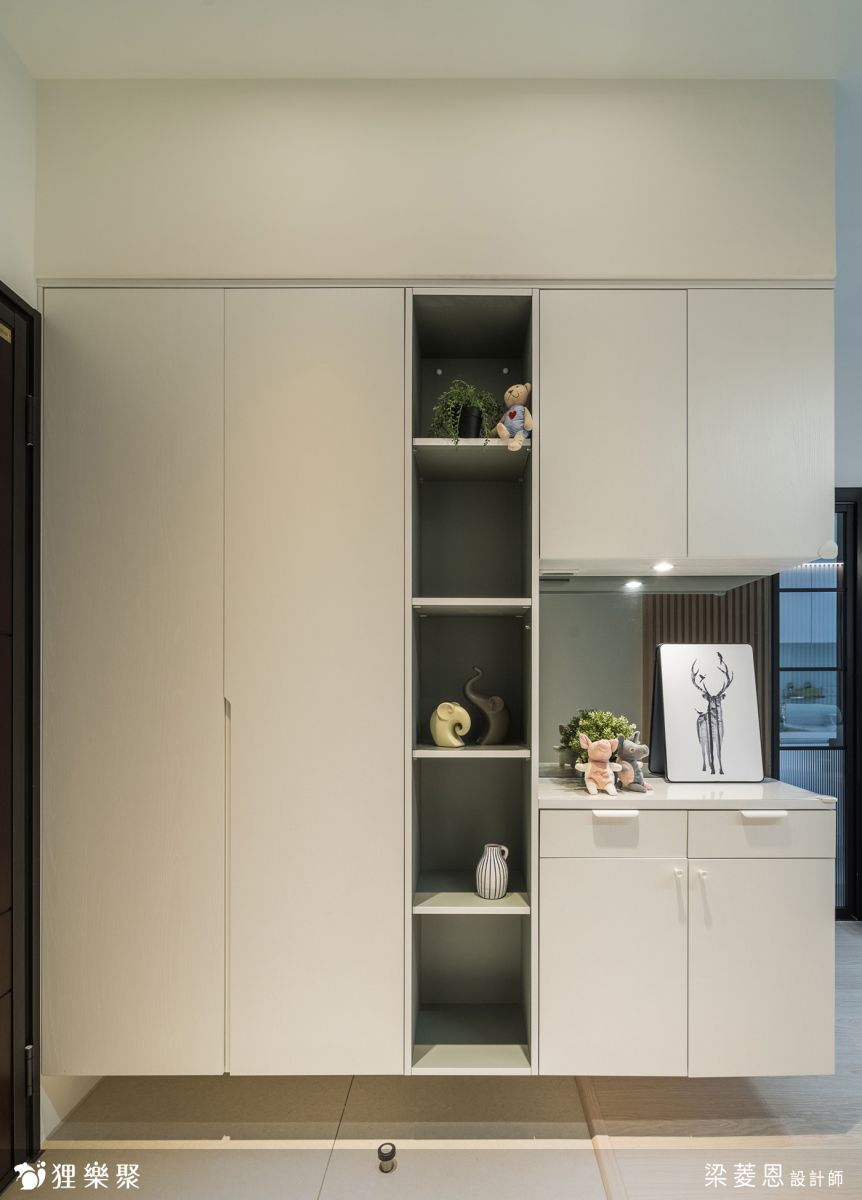 森居｜簡約無印風格宅_有展示功能的玄關櫃